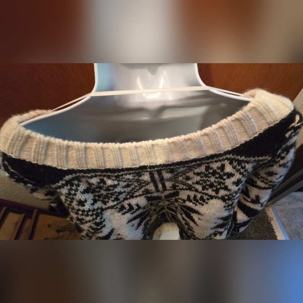 HOST PICK! 🎉🎊Free People Black and Cream Patterned Sweater SzL NWT - Picture 7 of 8